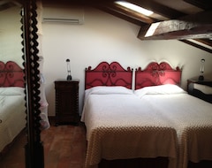 Hele huset/lejligheden Historical Palazzo With Contemporary Amenities And Archeological History. (Taormina, Italien)