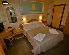 Hotel De Amicis (Riccione, Italija)