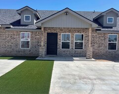 Entire House / Apartment Fordham Townhomes 6 - 2br/2ba - Close To Campus (Lubbock, USA)