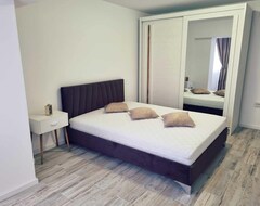 Cijela kuća/apartman Luxurious Apartment With 3 Rooms And 2 Bathrooms Claudia (Corabia, Rumunjska)