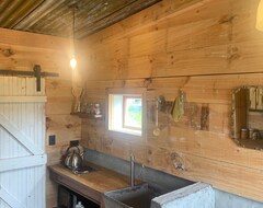 Entire House / Apartment Remodeled Rural Farm Hut In Central Southland - 40 Mins From Invercargill (Winton, New Zealand)