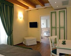 Khách sạn Hotel Borgo Antico (Como, Ý)