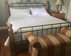 Entire House / Apartment Downtown Abode In The Heart Of The Bourbon Trail (Lebanon, USA)