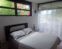 Entire House / Apartment Room With Balcony And View (Caracas, Venezuela)
