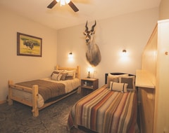 Toàn bộ căn nhà/căn hộ Beautiful Lodge That Sleeps Up To 20 (Clay Center, Hoa Kỳ)