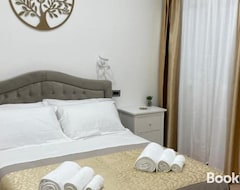 Bed & Breakfast la Maison del Mas Gold (Elmas, Italy)