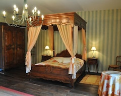 Hotel Chateau De Cuisles (Anthenay, France)