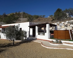 Toàn bộ căn nhà/căn hộ One Bedroom Detached Cottage with private pool and mountain views (Los Gallardos, Tây Ban Nha)