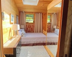 Cijela kuća/apartman Cozy Log Cabin W/ Mountain View (Wolfeboro, Sjedinjene Američke Države)