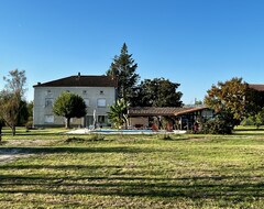 Toàn bộ căn nhà/căn hộ Villa Le Parc De Gouts With Shared Pool, Garden & Wi-fi (Aiguillon, Pháp)