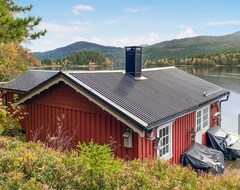 Cijela kuća/apartman Spend Beautiful Days In This Hut With Two Terraces, Directly On The Lake. (Namdalseid, Norveška)