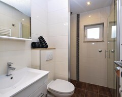 Cijela kuća/apartman 5 Bedroom Accommodation In Unesic (Unešić, Hrvatska)