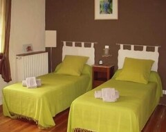 Otel Bed And Breakfast In The Heart Of A Wine Property Puisseguin- Gironde (Puisseguin, Fransa)