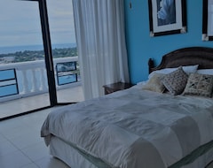 Entire House / Apartment Oceanfront Penthouse (San José, Panama)