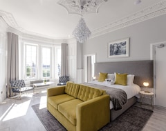 Huoneistohotelli Sweeney Rooms & Apartments (Motherwell, Iso-Britannia)