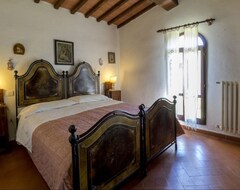Hotel Apartment in Sensano with 1 bedrooms sleeps 2 (San Gimignano, Italy)