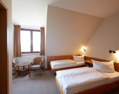 Khách sạn Hotel Garni Zum Eichwerder (Templin, Đức)