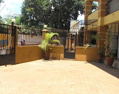Khách sạn Crown Jakiba (Kampala, Uganda)