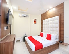 OYO 15975 Hotel 365 (Zirakpur, Hindistan)