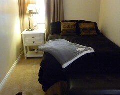 Hotel Charming, cozy cabin duplex, bright and airy, perfect location! (Anchorage, USA)