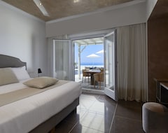 Hotel Celestia Grand (Fira, Greece)