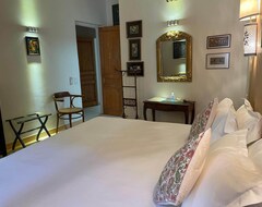 Bed & Breakfast La Cour Carree (Rustrel, Francuska)