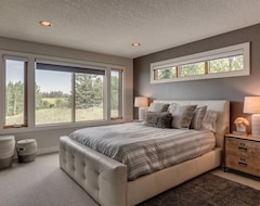 Casa/apartamento entero Entertaining Home With 180 Degree Views Of The Rocky Mountains. (Cochrane, Canadá)