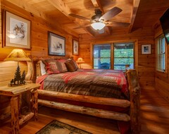 Hele huset/lejligheden Shagbark Cabin With Hot Tub, Arcade Games, And More! (Walland, USA)