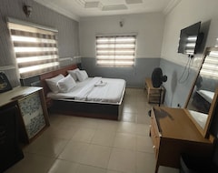 Khách sạn Tropical Sun  &suite (Lagos, Nigeria)