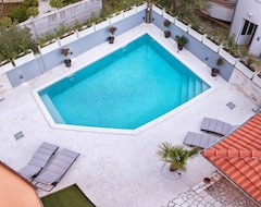 Cijela kuća/apartman Holiday Apartment With Pool 250 M From The Beach (Vodice, Hrvatska)