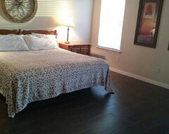 Entire House / Apartment Applewood House - Available Monthly (McKinney, USA)