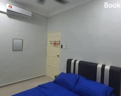 Entire House / Apartment La Familia Homestay Bagan Datuk (Hutan Melintang, Malaysia)