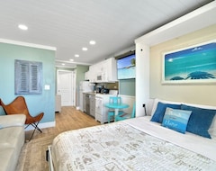 Hotel Beacher's Lodge 206, 1 Bedroom, Sleeps 4, Beach Front, Pool, Elevator (St. Augustine, USA)