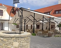 Khách sạn Hotel Historia & Historante (Veszprém, Hungary)
