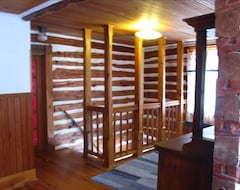 Entire House / Apartment Historic 2 Story Hand-hewn Log Cabin Next To Yellowstone Park (Gardiner, USA)
