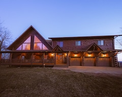Toàn bộ căn nhà/căn hộ Wisconsin Property | 2 Luxury Lodges | Sleeps 31 (Millville, Hoa Kỳ)