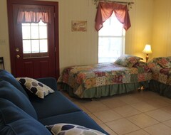 Casa/apartamento entero The Uvalde Side - Whiskey Mountain Duplex W/Hot Tub - Great Location! (Leakey, EE. UU.)