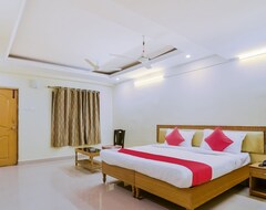Khách sạn Oyo Flagship 41595 Gayatri Grand (Tirupati, Ấn Độ)