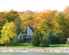 Toàn bộ căn nhà/căn hộ Private Waterfront Home With Fire Pit On Shore ... Perfect For Family Gatherings (Hepworth, Canada)