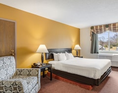 Khách sạn White Lake Inn And Suites (Whitehall, Hoa Kỳ)