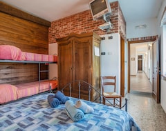 Toàn bộ căn nhà/căn hộ 3 Bedroom Accommodation In Marsaglia Cn (Marsaglia, Ý)