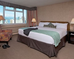 Khách sạn Coast Plaza Hotel & Suites (Vancouver, Canada)