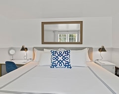 Hotel The Seagrove Suites & Guest Rooms -luxurious 2nd Floor King Guest Room - No Pets (Eastham, EE. UU.)