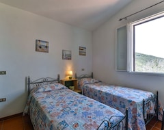 Toàn bộ căn nhà/căn hộ Beautiful Apartment For 4 Guests With Tv, Pets Allowed And Parking (Cortino, Ý)