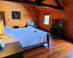 Cijela kuća/apartman New! Lodge W/ Indoor Private Heated Pool + Hot Tub + Fire Pit (Laporte, Sjedinjene Američke Države)