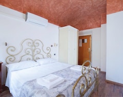 Piccolo Hotel (Florence, Italy)