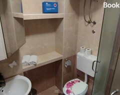 Pansion Bedrooms With Bathrooms (Baška Voda, Hrvatska)