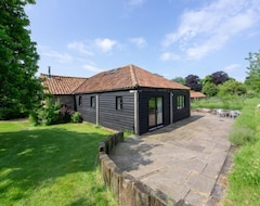 Koko talo/asunto A Stylish Single Storey Barn Conversion In A Pretty And Rural Location (Holt, Iso-Britannia)