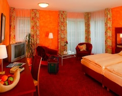 Khách sạn Land-gut-Hotel Felsentor (Hauenstein, Đức)