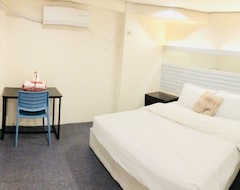 Hometown Hotel Bacolod - Lacson (Bacolod City, Philippines)